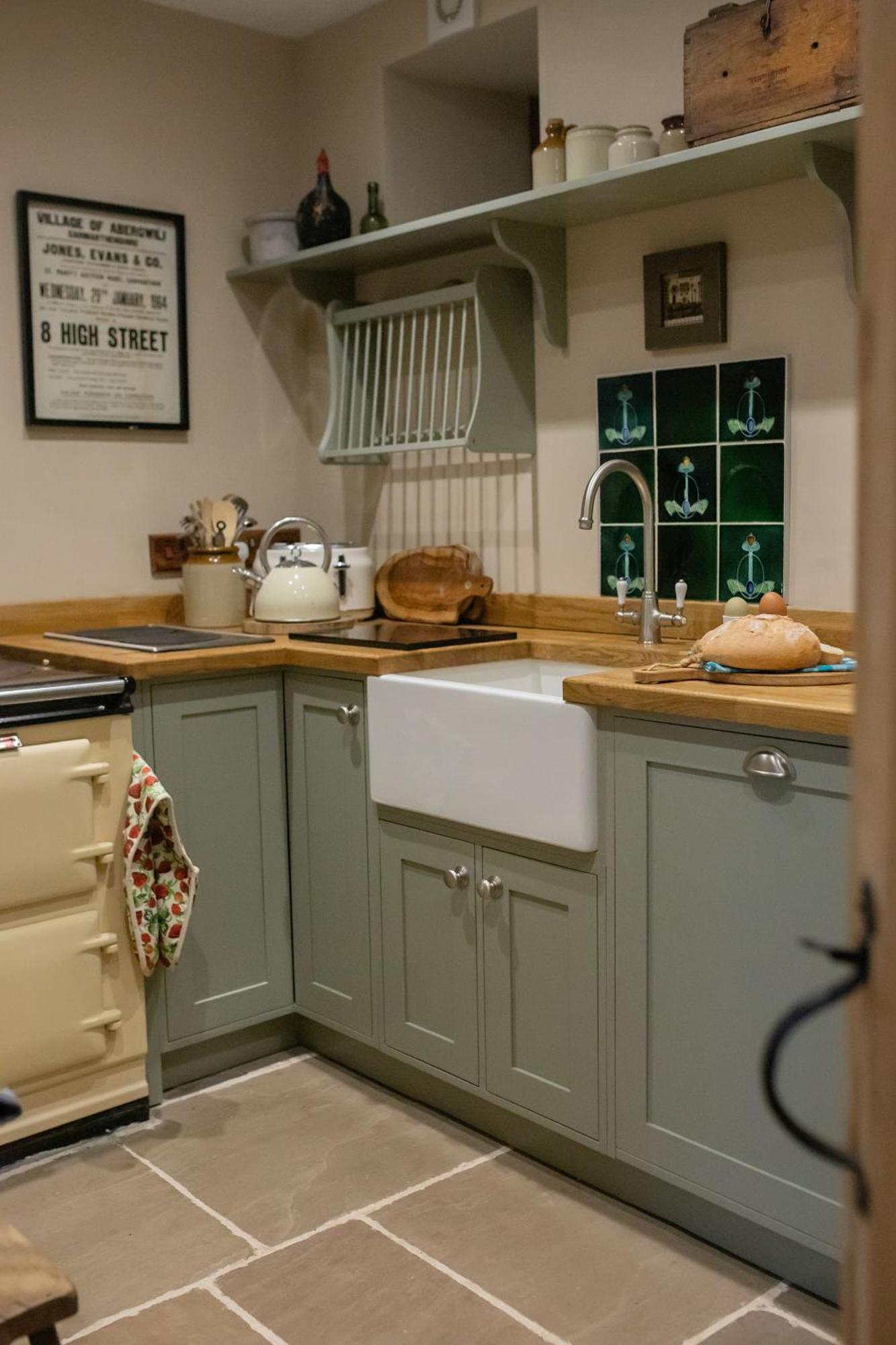 Charming Country Cottage With Oak Beams In Historic Setting, Brecon Beacons Retreat Llangadog Εξωτερικό φωτογραφία